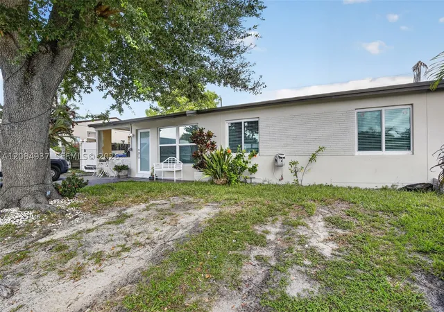 Photo 3 of Single family home for sale at 4351 SW 22nd Street, Fort Lauderdale, FL 33317 | MLS# A12084937 | Listing updated on 2026-09-10