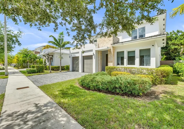 Photo 3 of Single family home for sale at 15071 Sw 176th Street, Miami, FL 33187 | MLS# A12085923 | Listing updated on 2026-09-29