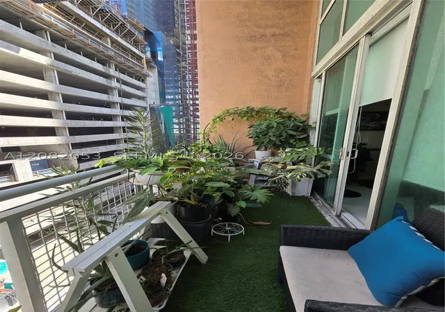 Photo 3 of Condo for sale at 244 Biscayne Blvd #652, Miami, FL 33132 | MLS# A12082053 | Listing updated on 2026-09-23