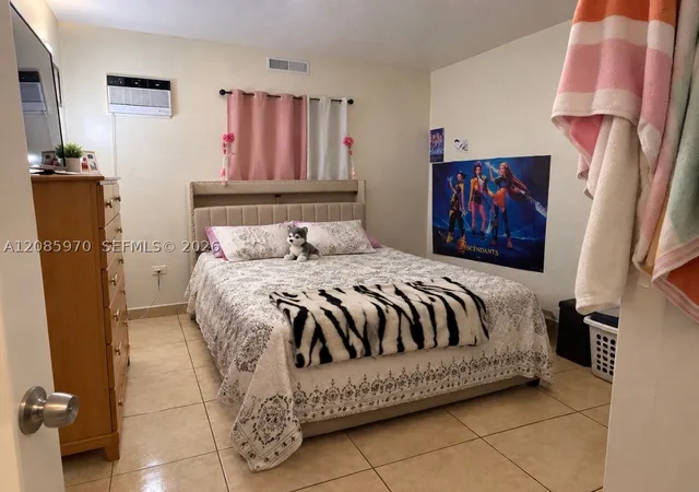 Photo 4 of Single family home for sale at 1010 E 8th Court, Hialeah, FL 33010 | MLS# A12085970 | Listing updated on 2026-10-02