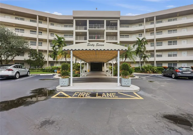 Photo 1 of Sale Pending at 555 Oaks Ln #309, Pompano Beach, FL 33069 | MLS# A12086031 | Listing updated on 2026-10-05