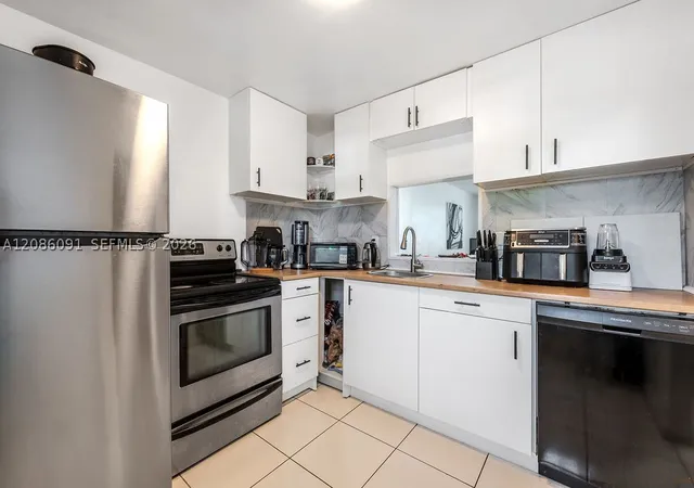 Photo 3 of Condo for sale at 319 Ne 14th Avenue #106, Hallandale Beach, FL 33009 | MLS# A12086091 | Listing updated on 2026-10-05