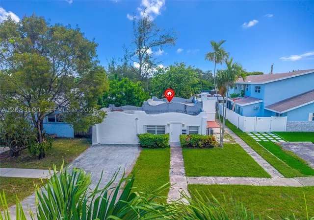 Photo 4 of House for sale at 1726 Roosevelt St, Hollywood, FL 33020 | MLS# A12083100 | Listing updated on 2026-09-10