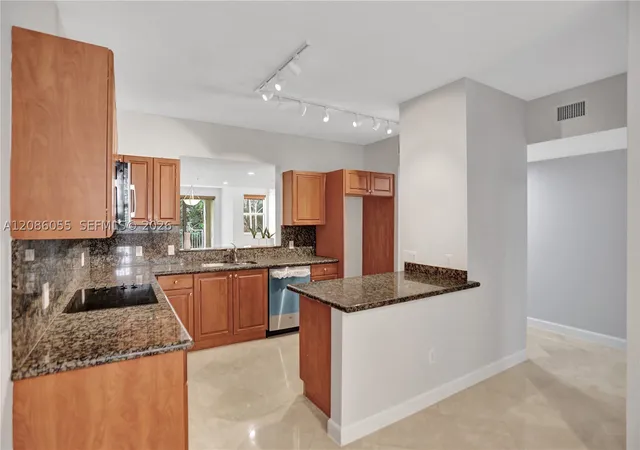 Listing Photo 4 - Condo for sale in building located at 7564 SW 102nd St, Pinecrest, FL 33156 - Unit #211