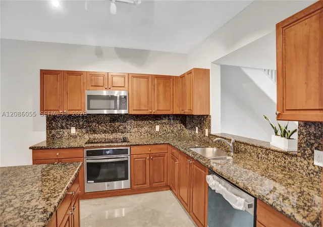 Listing Photo 5 - Condo for sale in building located at 7564 SW 102nd St, Pinecrest, FL 33156 - Unit #211