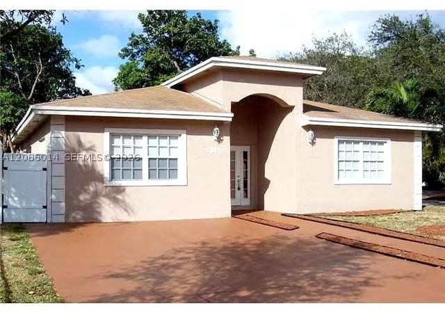 Photo 1 of Single family home for sale at 6601 Perry St, Hollywood, FL 33024 | MLS# A12086014 | Listing updated on 2026-09-10