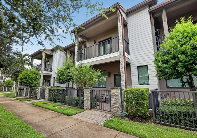 Photo 2 of Townhouse for sale at 4915 Nw 83rd Path #4915, Doral, FL 33166 | MLS# A12082212 | Listing updated on 2026-09-10