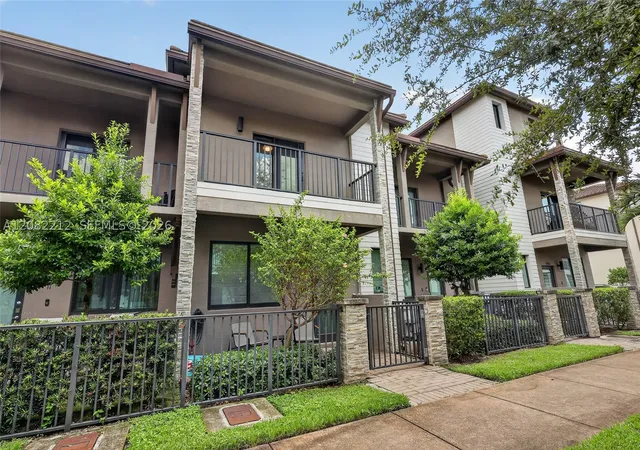 Photo 3 of Townhouse for sale at 4915 Nw 83rd Path #4915, Doral, FL 33166 | MLS# A12082212 | Listing updated on 2026-09-10