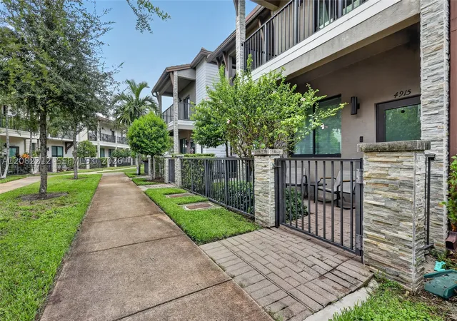 Photo 3 of Townhouse for sale at 4915 NW 83rd Path #4915, Doral, FL 33166 | MLS# A12082212 | Listing updated on 2026-09-10