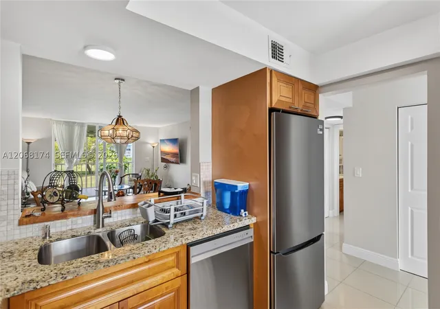 Listing Photo 4 - Condo for sale in building located at 7688 Nw 18Th St, Margate, FL 33063 - Unit #202