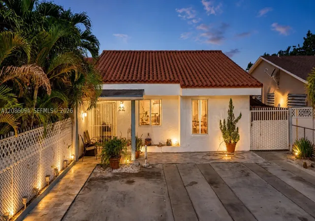 Photo 2 of Single family home for sale at 22 Nw 108th Court, Miami, FL 33172 | MLS# A12086094 | Listing updated on 2026-09-10