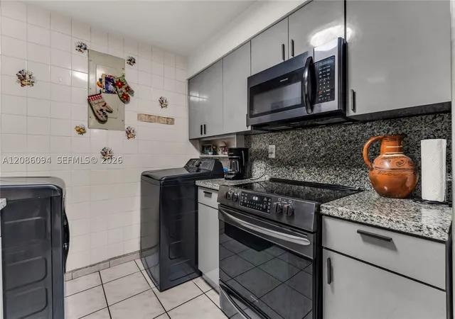 Photo 4 of Single family home for sale at 22 NW 108th Court, Miami, FL 33172 | MLS# A12086094 | Listing updated on 2026-09-10