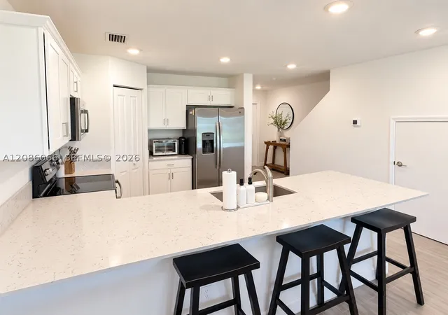 Photo 3 of Townhouse for sale at 5013 Woods Edge Cir, Riviera Beach, FL 33410 | MLS# A12086066 | Listing updated on 2026-09-11