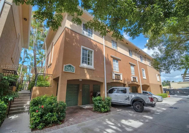 Photo 3 of Townhouse for sale at 2931 Ne 185th Street #1101, Aventura, FL 33180 | MLS# A12084085 | Listing updated on 2026-09-16