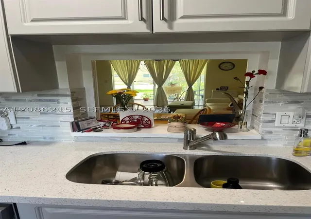 Listing Photo 5 - Condo for sale in building located at 620 Ne 12Th Ave, Hallandale Beach, FL 33009 - Unit #107