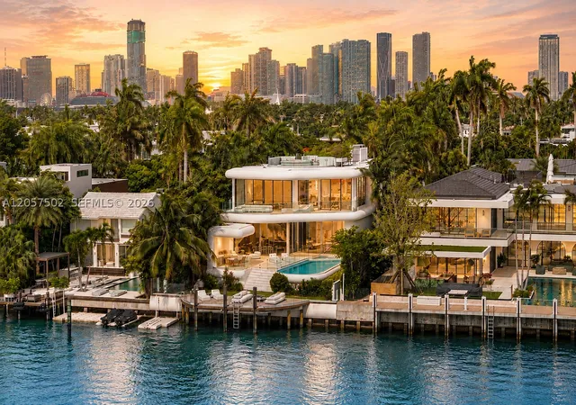 Single family home for sale at 503 E Dilido Dr, Miami Beach, FL 33139 | MLS# A12057502