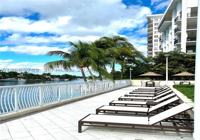 Listing Photo 5 - Condo for sale in building located at 5600 E Collins Ave, Miami Beach, FL 33140 - Unit #5B