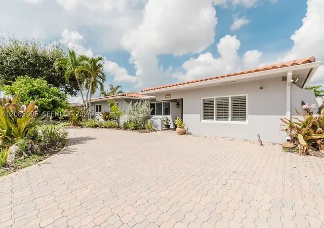 Photo 1 of Single family home for sale at 1732 Sw 103rd Place, Miami, FL 33165 | MLS# A12085995 | Listing updated on 2026-09-13