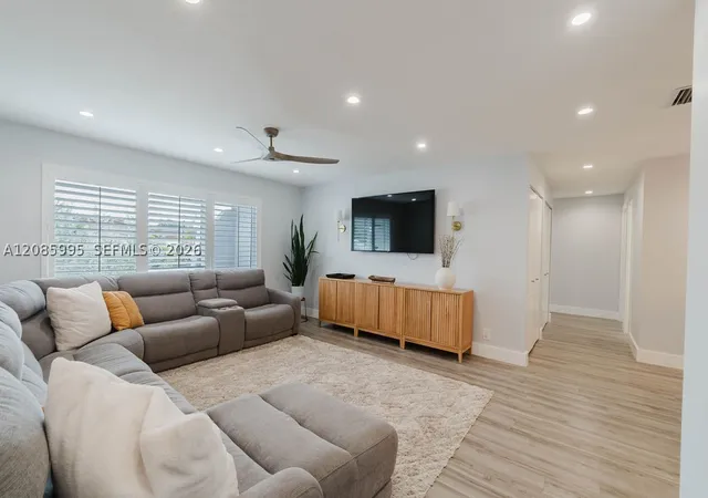 Photo 3 of Single family home for sale at 1732 Sw 103rd Place, Miami, FL 33165 | MLS# A12085995 | Listing updated on 2026-09-13