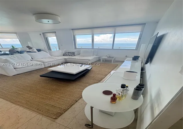 Listing Photo 4 - Condo for sale in building located at 7135 SE Collins Ave, Miami Beach, FL 33141 - Unit #1806