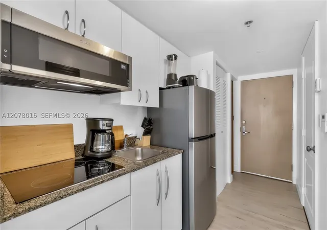 Photo 4 of Condo for sale at 1200 Brickell Bay Dr #2510, Miami, FL 33131 | MLS# A12078016 | Listing updated on 2026-09-10
