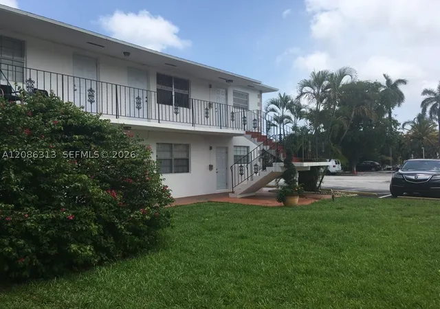 Photo 3 of Condo for sale at 1825 Cleveland St #5, Hollywood, FL 33020 | MLS# A12086313 | Listing updated on 2026-09-10