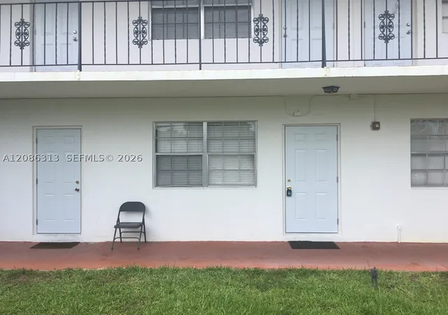 Photo 3 of Condo for sale at 1825 Cleveland St #5, Hollywood, FL 33020 | MLS# A12086313 | Listing updated on 2026-09-10