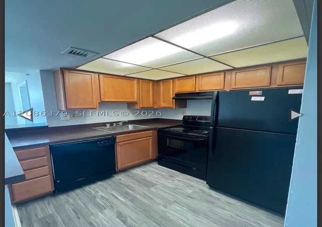 Photo 1 of Condo for sale at 706 Executive Ctr Dr #34, West Palm Beach, FL 33401 | MLS# A12086379 | Listing updated on 2026-09-10