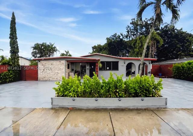 Photo 2 of Sale Pending at 2616 Ne 6th Avenue, Wilton Manors, FL 33334 | MLS# A12072812 | Listing updated on 2026-09-17