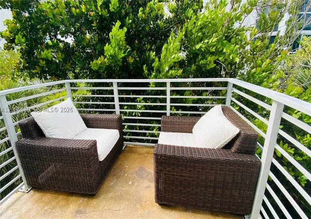 Listing Photo 5 - Condo for sale in building located at 7744 Collins Ave, Miami Beach, FL 33141 - Unit #19