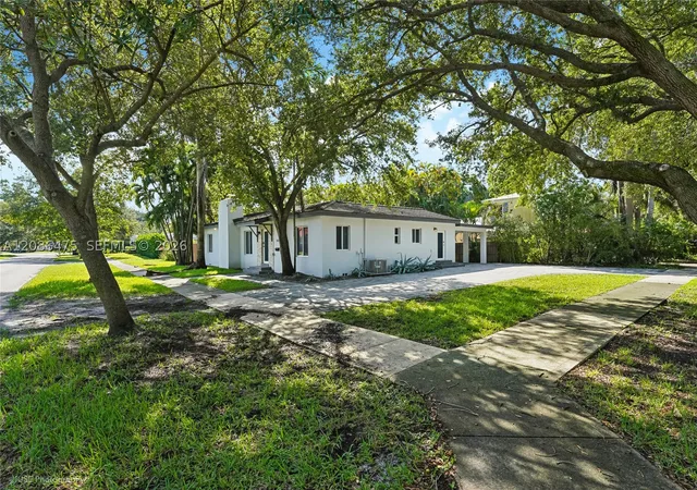 Photo 2 of Single family home for sale at 101 Palmetto Dr, Miami Springs, FL 33166 | MLS# A12086475 | Listing updated on 2026-09-10