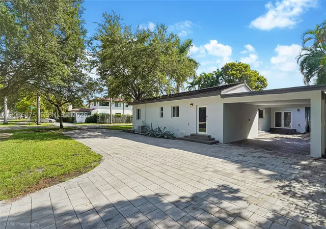 Photo 3 of Single family home for sale at 101 Palmetto Dr, Miami Springs, FL 33166 | MLS# A12086475 | Listing updated on 2026-09-10