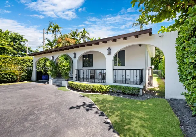 Photo 1 of Single family home for sale at 817 Tangier St, Coral Gables, FL 33134 | MLS# A12086182 | Listing updated on 2026-09-10