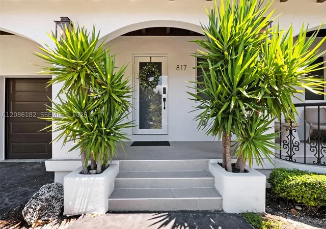 Photo 3 of Single family home for sale at 817 Tangier St, Coral Gables, FL 33134 | MLS# A12086182 | Listing updated on 2026-09-10