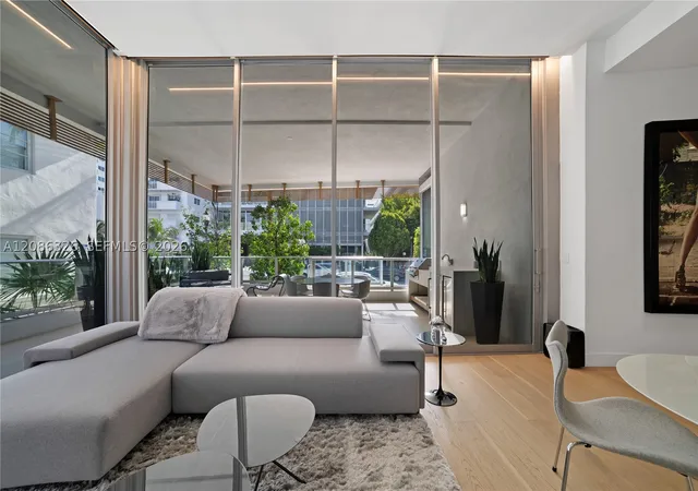 Listing Photo 5 - Condo for sale in building located at 304 Ocean Dr, Miami Beach, FL 33139 - Unit #102