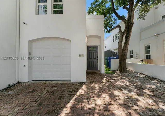 Photo 1 of Townhouse for sale at 3125 Paola Dr, Miami, FL 33133 | MLS# A12085173 | Listing updated on 2026-09-10