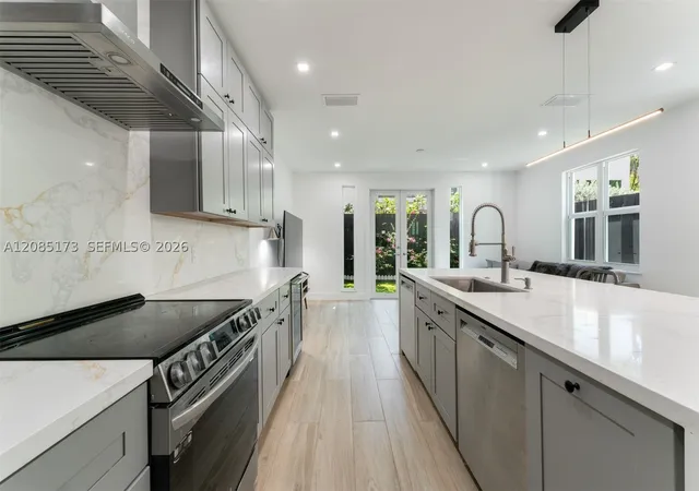 Photo 4 of Townhouse for sale at 3125 Paola Dr, Miami, FL 33133 | MLS# A12085173 | Listing updated on 2026-09-10