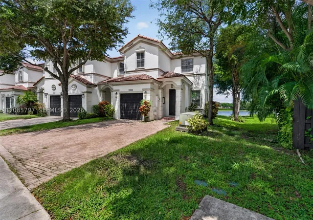 Photo 3 of Townhouse for sale at 10861 Nw 79th Street, Doral, FL 33178 | MLS# A12085797 | Listing updated on 2026-09-10