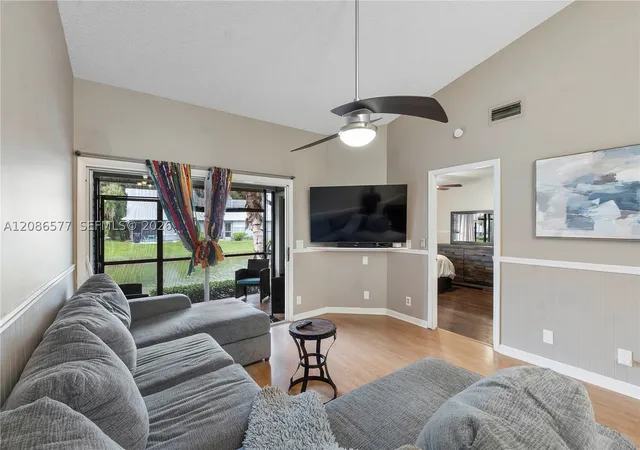 Photo 4 of Townhouse for sale at 3839 Island Clb Cir, Lake Worth, FL 33462 | MLS# A12086577 | Listing updated on 2026-10-03