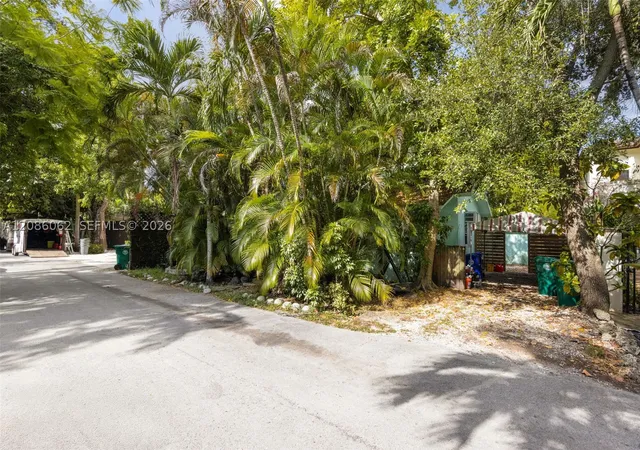 Photo 3 of Land for sale at 2952 Louise St, Coconut Grove, FL 33133 | MLS# A12086062 | Listing updated on 2026-09-10