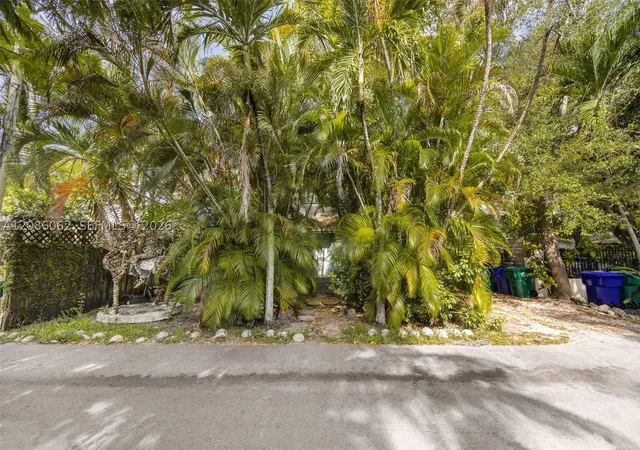 Photo 3 of Land for sale at 2952 Louise St, Coconut Grove, FL 33133 | MLS# A12086062 | Listing updated on 2026-09-10
