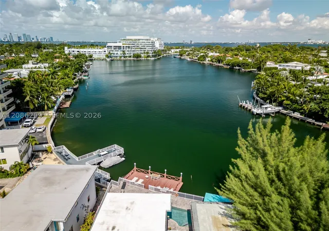 Listing Photo 5 - Condo for sale in building located at 4740 Pine Tree Dr, Miami Beach, FL 33140 - Unit #20