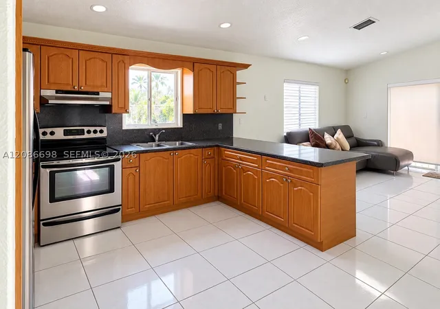 Photo 2 of Single family home for sale at 8010 Nw 186th Terrace, Hialeah, FL 33015 | MLS# A12086698 | Listing updated on 2026-10-05