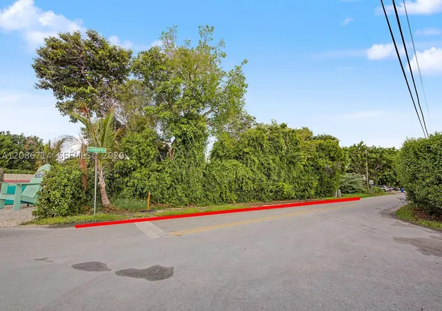 Photo 3 of Land for sale at 15 Ocean View Blvd, Key Largo, FL 33037 | MLS# A12086714 | Listing updated on 2026-09-16