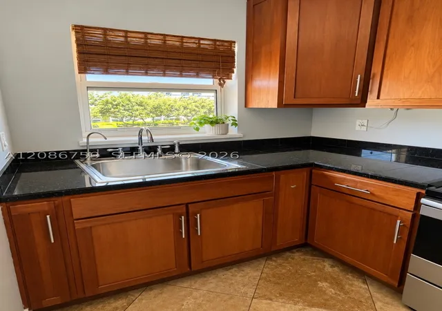 Listing Photo 5 - Condo for sale in building located at 1000 Se 15Th St, North Lauderdale, FL 33316 - Unit #205
