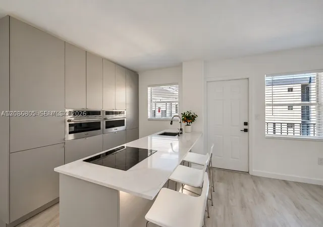 Photo 1 of Condo for sale at 1720 Jefferson St #511, Hollywood, FL 33020 | MLS# A12086805 | Listing updated on 2026-09-10