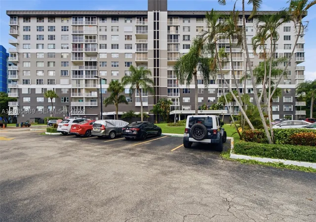 Photo 1 of Condo for sale at 3850 Washington St #808, Hollywood, FL 33021 | MLS# A12085889 | Listing updated on 2026-09-11