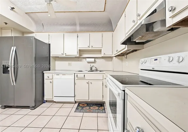 Photo 2 of Condo for sale at 3850 Washington St #808, Hollywood, FL 33021 | MLS# A12085889 | Listing updated on 2026-09-11