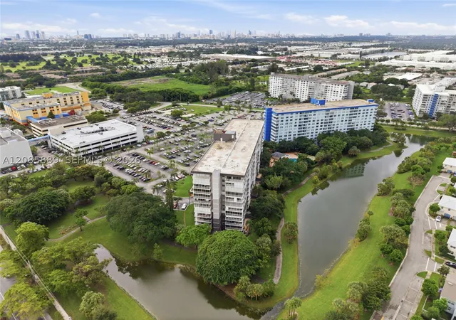 Photo 30 of Condo for sale at 3850 Washington St #808, Hollywood, FL 33021 | MLS# A12085889 | Listing updated on 2026-10-01