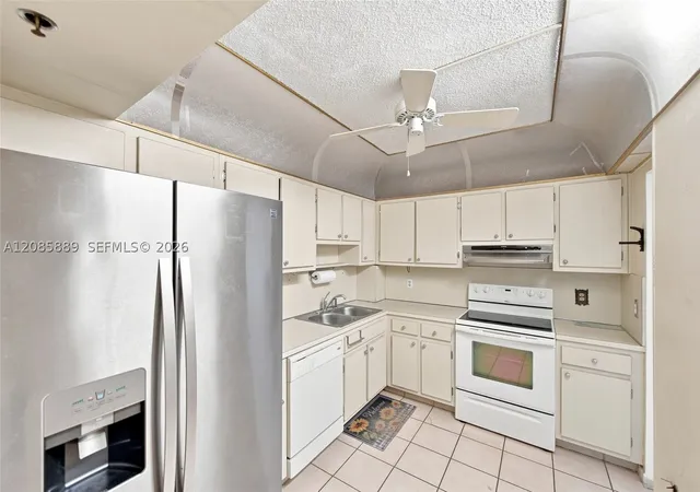 Photo 3 of Condo for sale at 3850 Washington St #808, Hollywood, FL 33021 | MLS# A12085889 | Listing updated on 2026-09-11